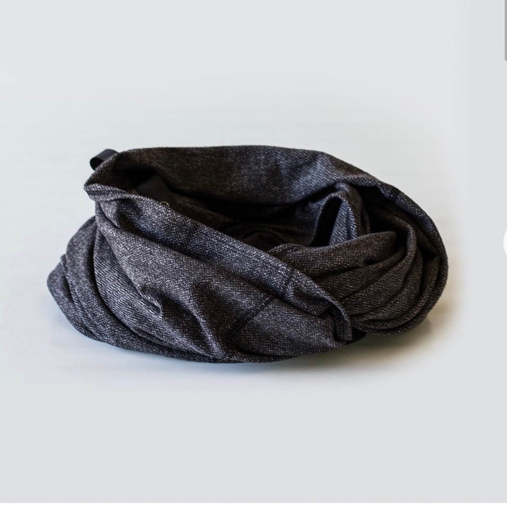 Lululemon Vinyasa Scarf Black Herringbone